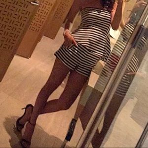 Strapless top, fits so beautifully! Very flattering